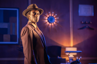 🇬🇧🇪🇸Retrograde (Apollo Theatre, London): Moving Forward by Looking Back